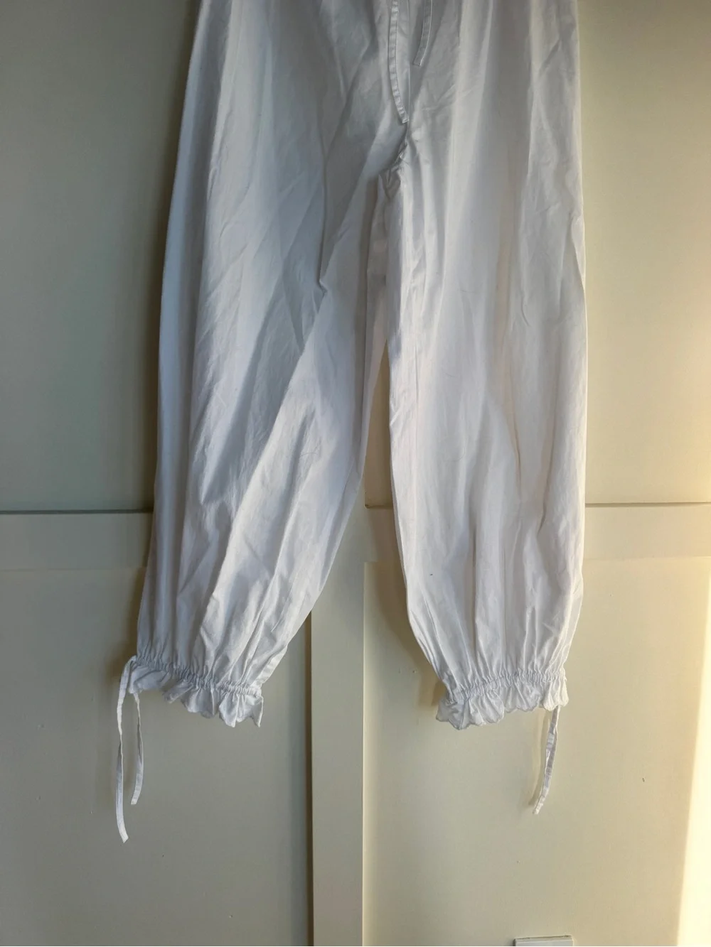 Wilfred White Casual Drawstring Hem Cotton Pants - Picture 2 of 6